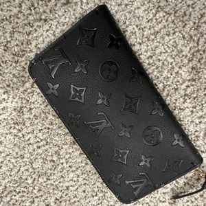 LV Black wallet